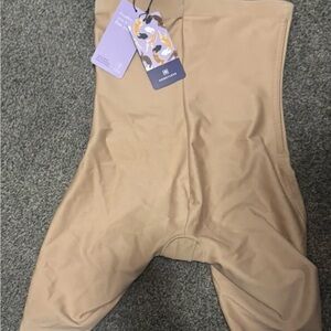 Honeylove Superpower Shapewear Shorts in Nude/Sand Medium NWT